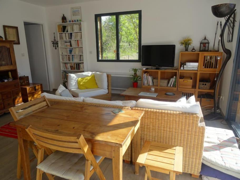 Beau 2 Pieces Avec Jardin Dans Villa A Mougins. 外观 照片